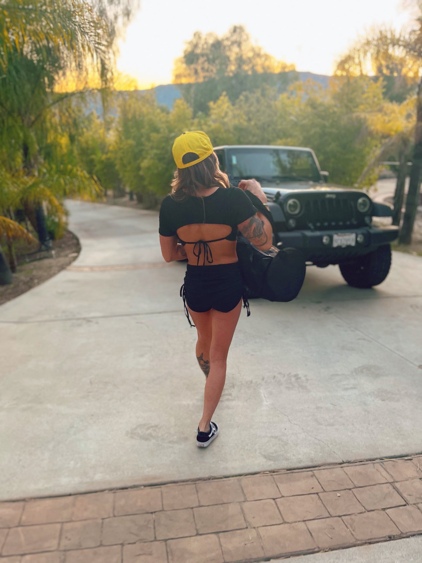Crop open back top & shortz set
